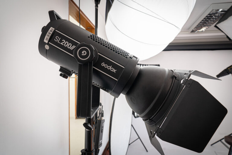 LUZ LED SL200 II CON OLLA DIFUSORA Y BARN DOORS